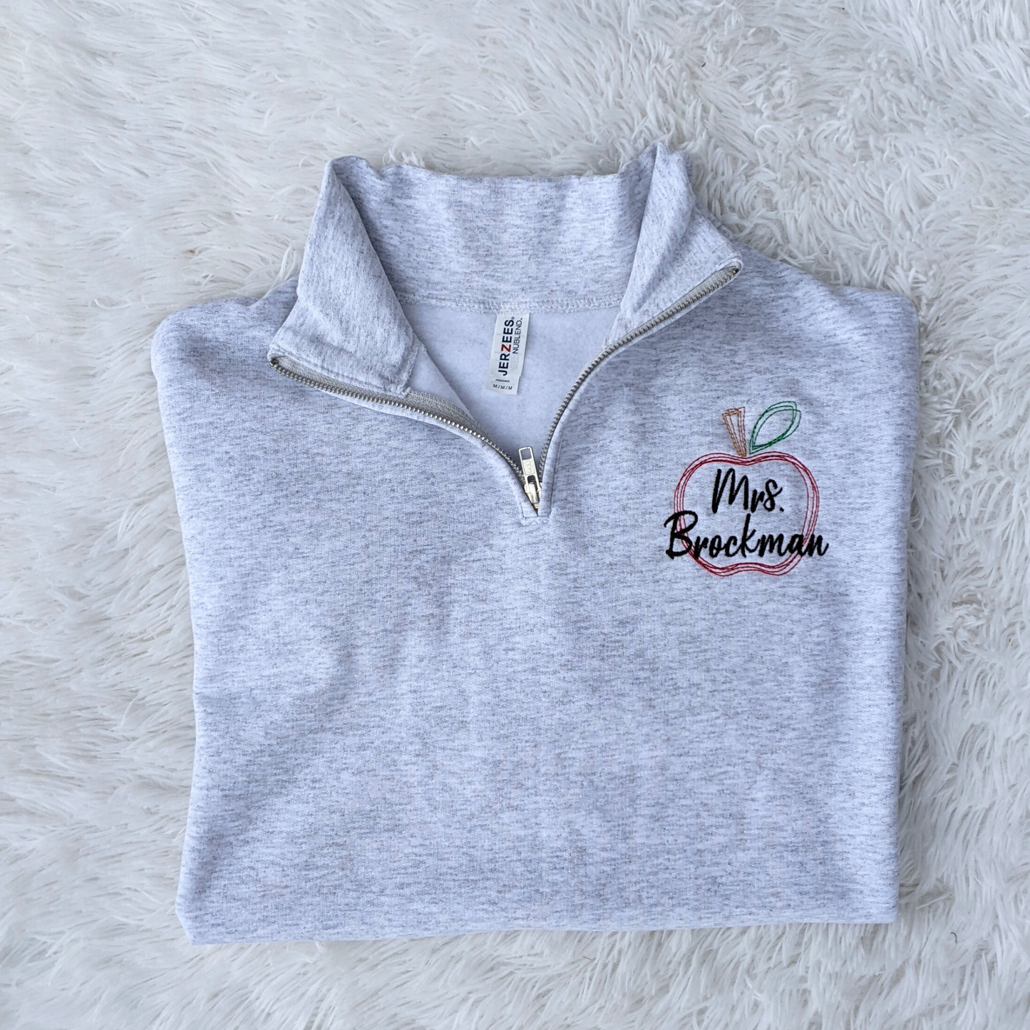 Sweatshirt - Quarter Zip - Outlined Apple With Name